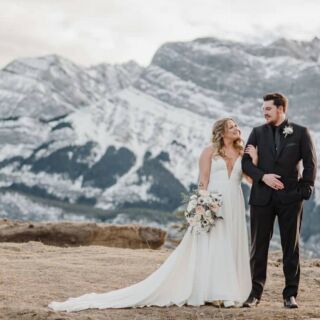 BLUSH VENDOR // Welcome to the fam @elevationelopements! Created to provide a simple and stress-free way for couples to get married in the Rockies. Every couple is unique, therefore they will work with you to ensure that your day is perfectly tailored to your love story. So happy to have you!