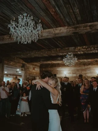 Say hello to Weatherwood Ranch, our newest Blush Bridal Show exhibitor! 💍 Nestled on one of the highest points in Parkland County, this stunning venue offers dreamy indoor & outdoor spaces with breathtaking views. Just 5 mins from Stony Plain & Spruce Grove, and 20 mins from Edmonton & St. Albert — your perfect “I do” is closer than you think! 🌿

#BlushBridalShow #WeatherwoodRanch #YEGWeddings #EngagedYEG #AlbertaWeddings #YEGEvents