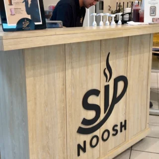 We’re excited to announce that @sipnoosh will be serving their amazing drinks at the Blush Bridal Show on Sunday, January 25th at the Enjoy Centre from 10AM to 4PM - Make sure to visit them in the marketplace. Tickets available at the link in our bio 🍵 🍹 🧋