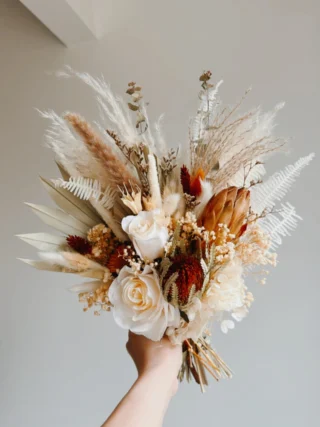 Happy Saturday! We’re excited to announce that @pampasgal will have a booth at our show on Sunday, January 25th. Don’t miss the chance to connect with her about your wedding day dreams ✨Grab your tickets through the link in our bio 🎟️