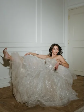 Excited to welcome Cru (@cru_beautyloft) to the Blush Bridal Show! 🎉 Get ready to experience the best in hair and makeup right here in Edmonton. Let them make your glam dreams come true! Visit their booth on Sunday, January 25th at The Enjoy Centre from 10am-4pm. 🎟️ Tickets at the link in our bio. 

#BlushBridalShow #CruBeauty #YegWedding