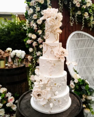 ✨ We’re thrilled to welcome The CakeSmith to the Blush Bridal Show! With over ten years of experience, they create modern luxury cakes that are a perfect reflection of your love story. Join us this Sunday to explore their stunning designs and enjoy some delicious samples! 🍰💍 @the_cakesmith_ca 

#WeddingCakes #BlushBridalShow #yegevents #YegWedding #YegWeddingCake