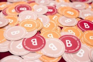 We have so much more to share from this past weekend! Despite the frigid temperatures outside, we enjoyed the warmth of the sun in the Moonflower Room @eventsatenjoy. That’s the beauty of this venue, it remains stunning no matter how cold it gets outside. 📸 @amaireco